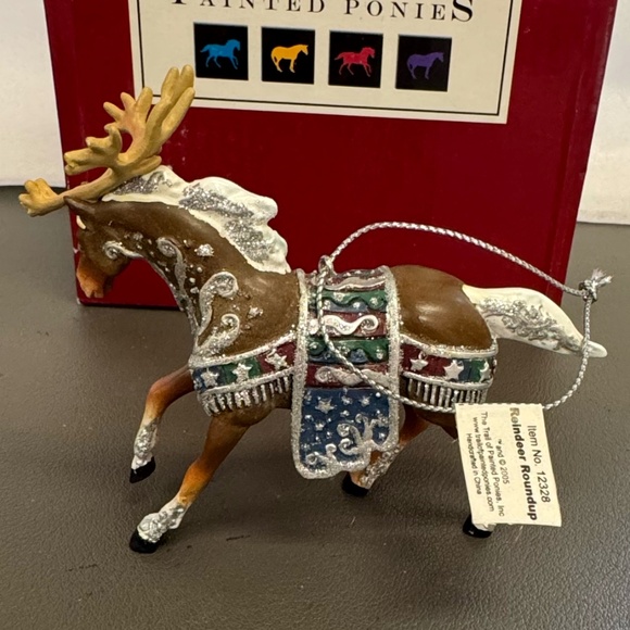 2005 The Trail of Painted Ponies Ornament "Reindeer Roundup" - Picture 3 of 10